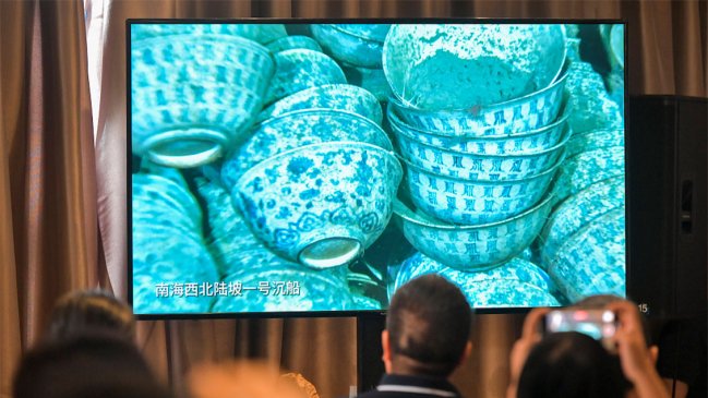 China descubre ancla de hierro y caja de madera cerca de antiguo naufragio en su Mar Meridional