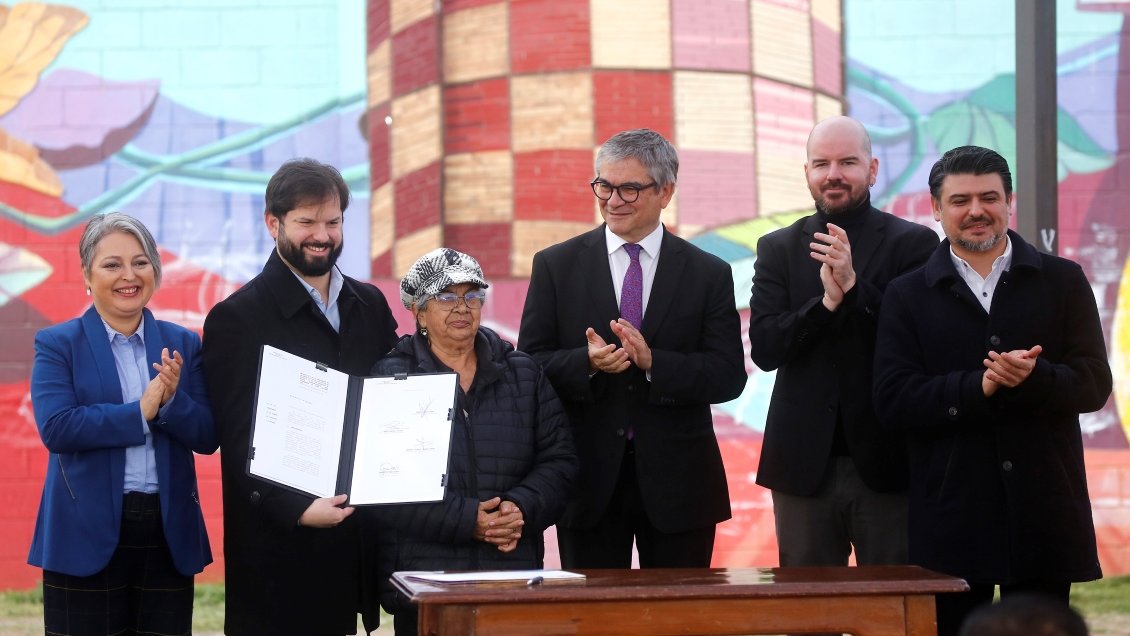 Presidente Boric firmó proyecto que amplía en 60 mil pesos el Bono Invierno