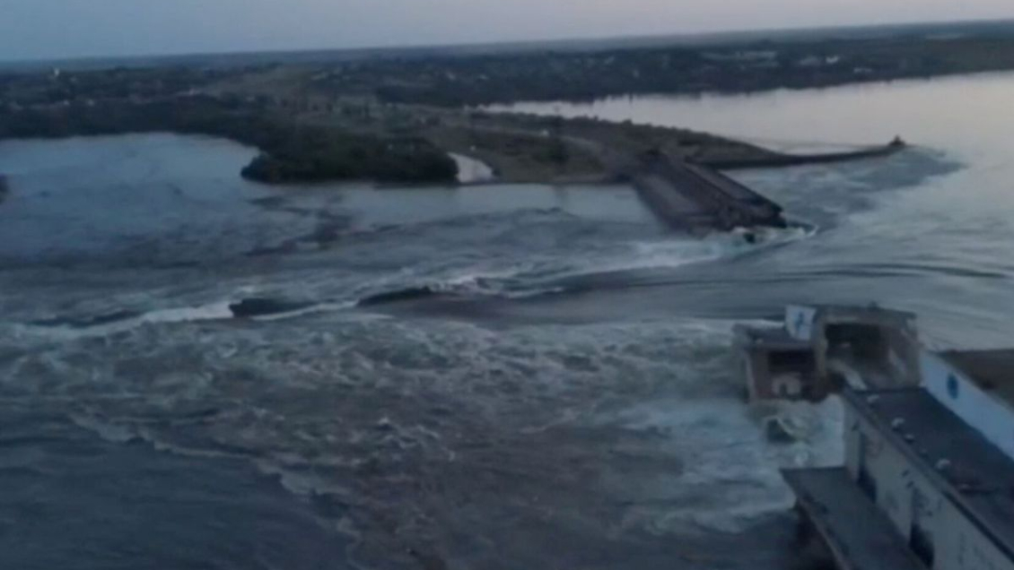 Emergencia por la destrucción de la presa de Kajovka en el sur de Ucrania