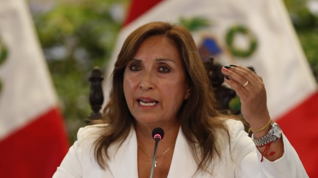 Presidenta de Perú declaró tres horas en la Fiscalía sobre las muertes en protestas