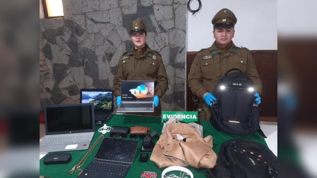 De notebooks a lentes: Santiaguinos fueron sorprendidos robando desde autos estacionados en Pucón