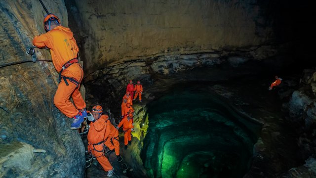 Fotos Descubriendo Las Maravillas Subterráneas Turistas Se Adentran En La Joya Cárstica De 4855