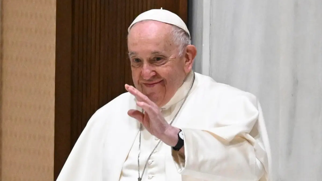 Concluyó sin complicaciones la operación de hernia abdominal del papa Francisco