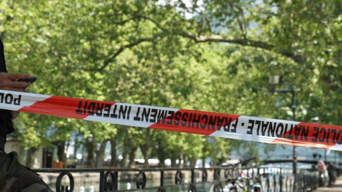 Seis heridos, cinco de ellos muy graves, en un ataque contra niños que conmociona Francia