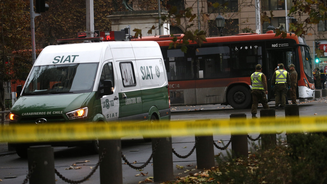 Mujer murió atropellada por micro que desvió su recorrido por manifestaciones en la Alameda