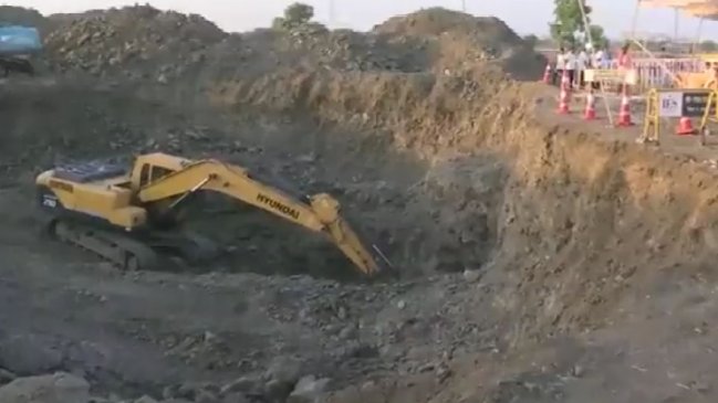 Murió la niña que estuvo más de 50 horas atrapada en un pozo en India