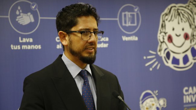 Araos anuncia investigación por decisión de no contactar a CLC por caso de guagua de San Antonio fallecida