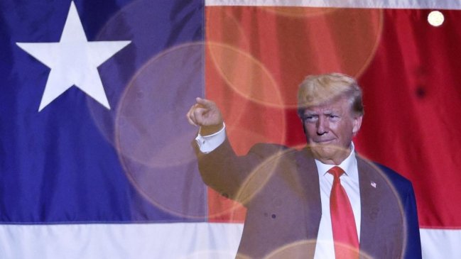 Trump dice que la democracia está en regresión y la justicia tiene doble rasero en EE.UU.