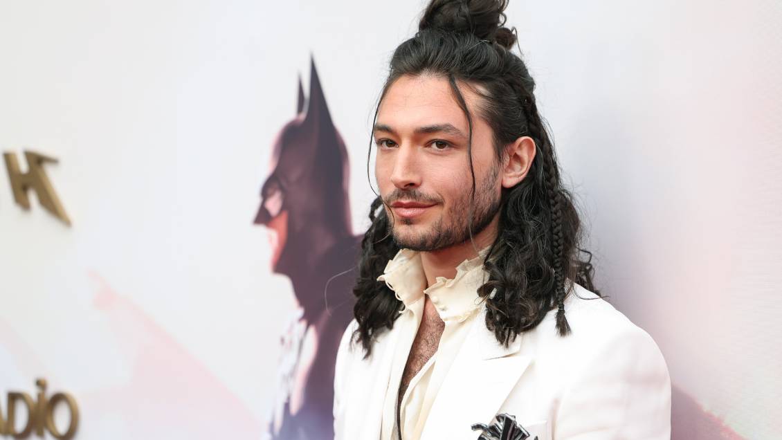 Ezra Miller hizo su primera aparición pública tras acusaciones en su contra
