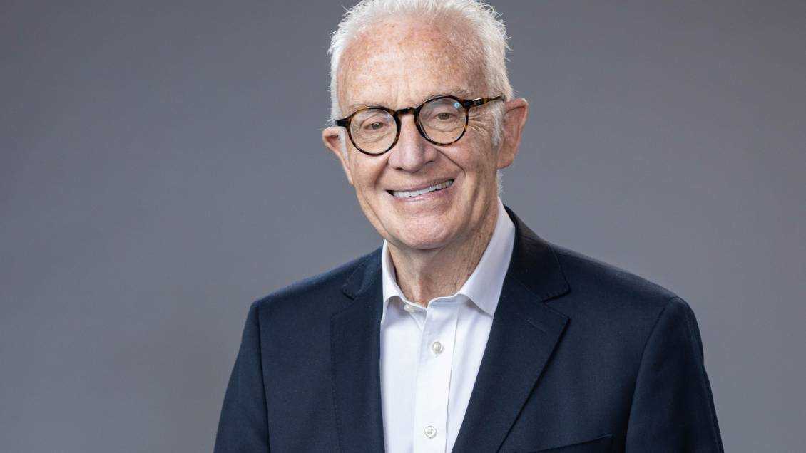 TVN echa abajo rumores con Mega y aclara contrato de Pedro Carcuro