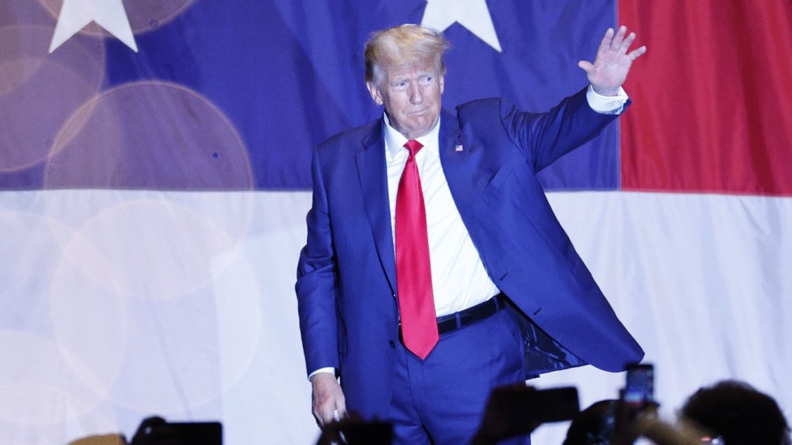 Trump enfrenta cargos por 37 delitos en un caso histórico