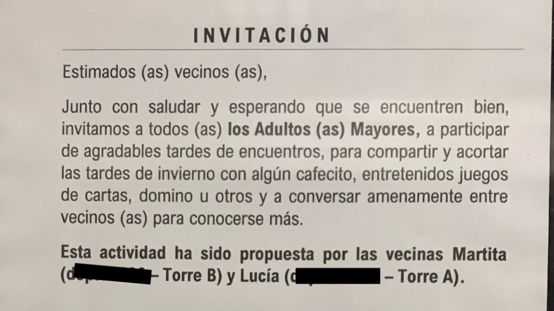 Tierna vecina sacó aplausos por invitar a todos los adultos mayores de su edificio a compartir