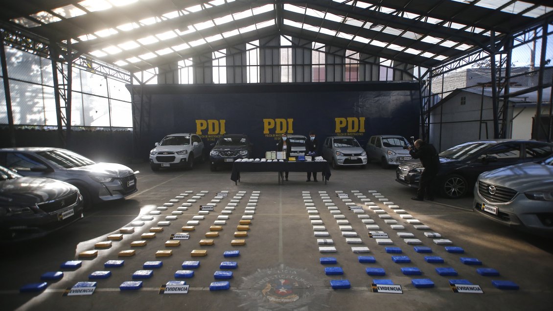 PDI detuvo a 18 personas acusadas de integrar banda que internaba droga desde Perú