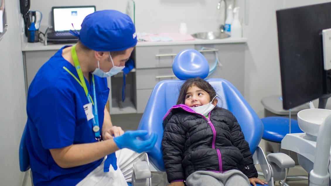Salud oral gratuita: Niños de La Pintana se llenaron de sonrisas en clínica de Uno Salud Dental