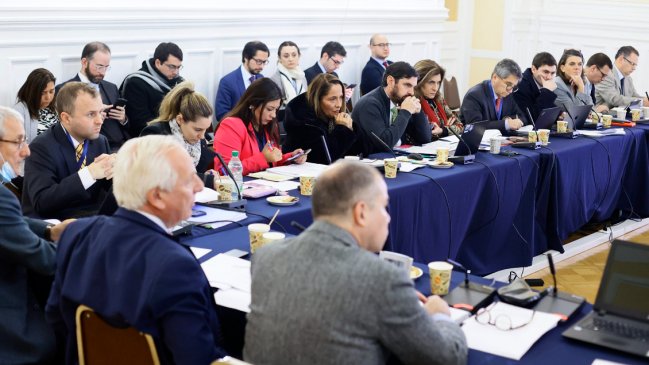 Tras no quedar en el anteproyecto, Consejo Constitucional retoma debate por la salud