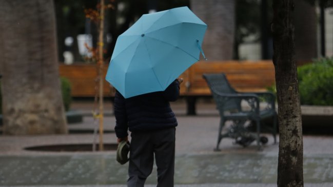 A sacar el paraguas: Pronostican lluvias para este jueves en Santiago