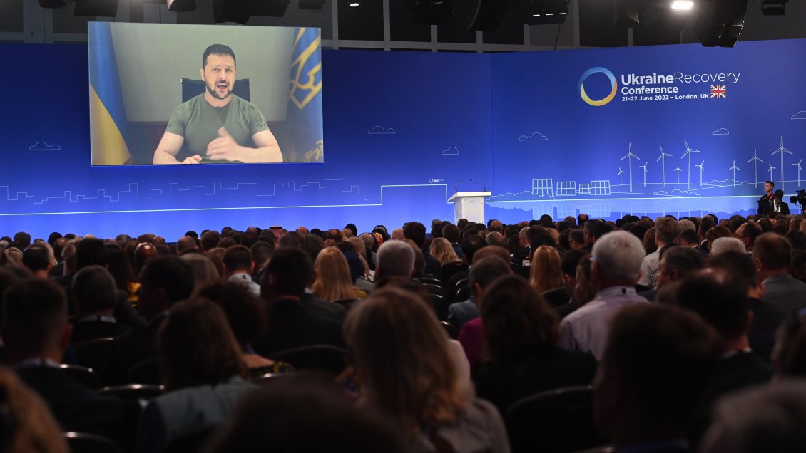 Ucrania promete reformas que faciliten la inversión extranjera para su reconstrucción