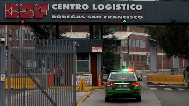 Violento asalto en bodega de Pudahuel: Delincuentes incendiaron vehículos en la Ruta 68 para huir