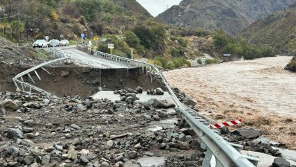  Cajón del Maipo: Colapsó el puente mecano de San Alfonso  