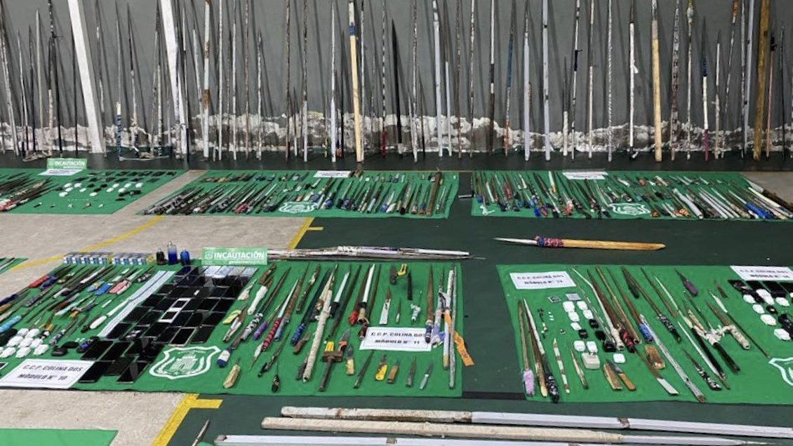 Tras 17 allanamientos masivos: Gendarmería incautó 10.929 armas blancas y 27 kilos de droga