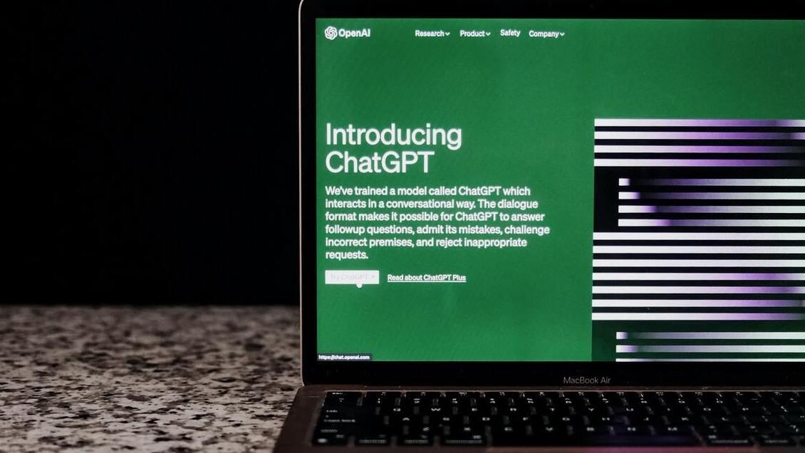 Creadores de ChatGPT enfrentan demanda colectiva por violación de datos personales