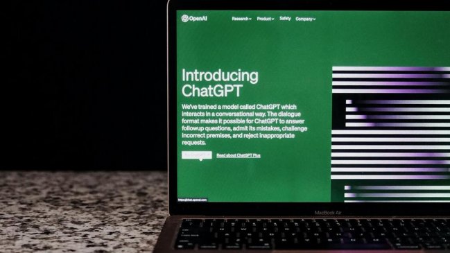 Creadores de ChatGPT enfrentan demanda colectiva por violación de datos personales