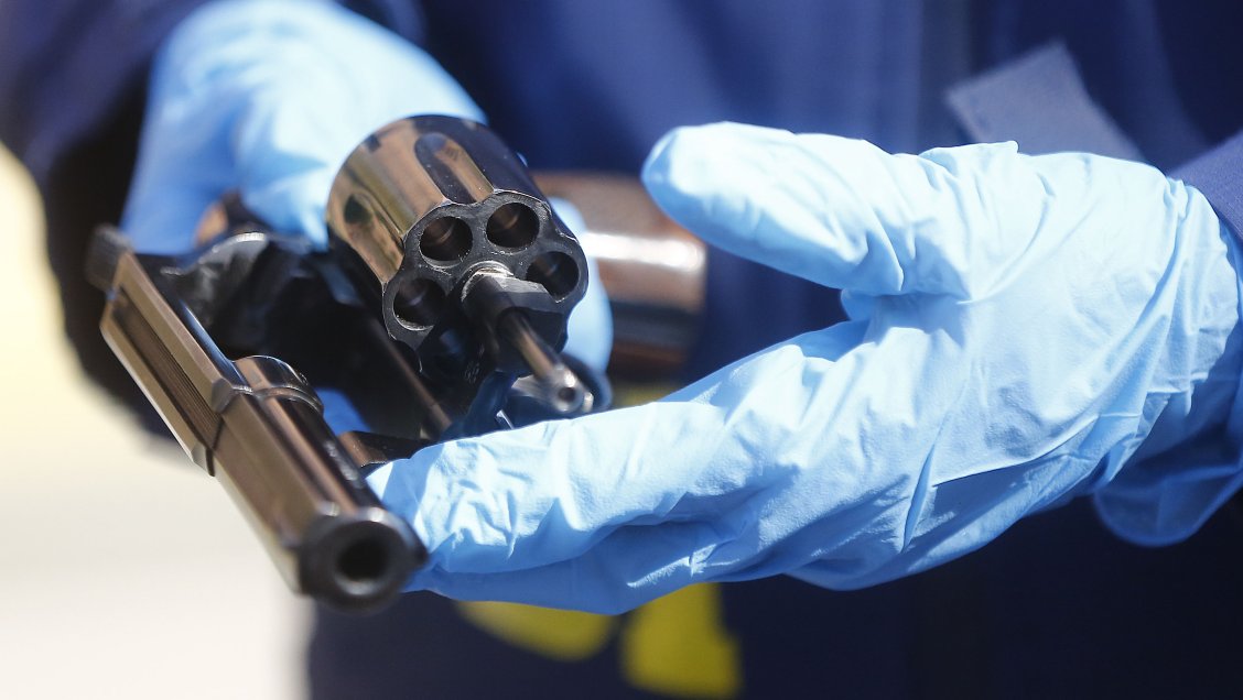 Tribunal rechazó reclamo por sanciones a liceano que llevó a clases un arma de fuego