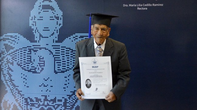 Don Felipe lo logró: Hombre de 86 años se tituló de ingeniero en la universidad