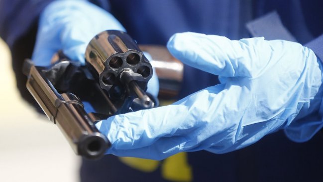 Tribunal rechazó reclamo por sanciones a liceano que llevó a clases un arma de fuego