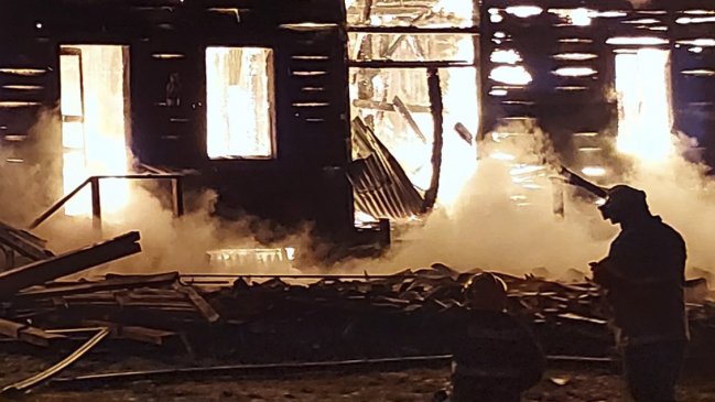 Nuevo ataque incendiario destruyó una capilla en Victoria