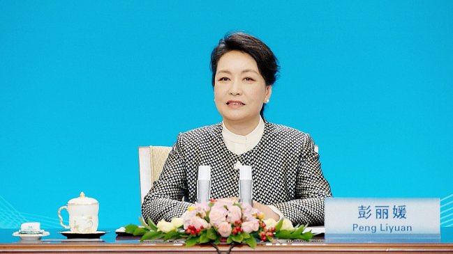 Peng Liyuan, esposa de Xi Jinping, pide acciones conjuntas para promover el pleno desarrollo de las mujeres
