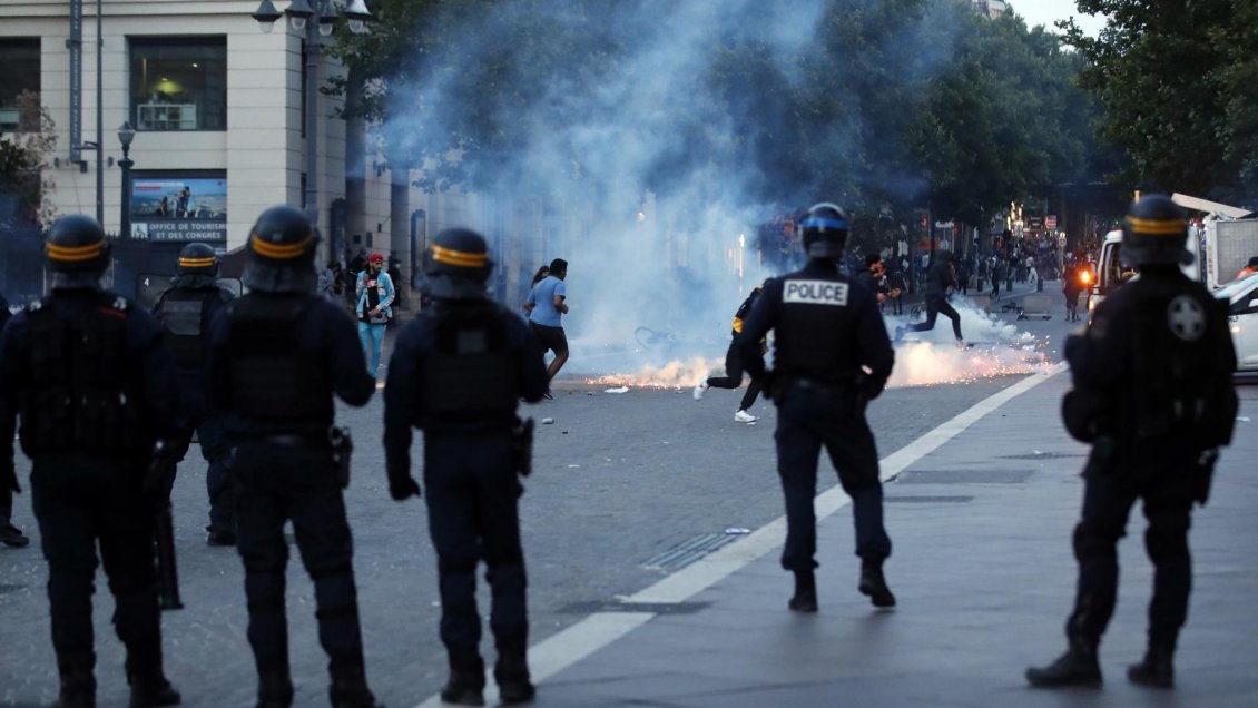 Francia movilizará nuevamente 45.000 policías para controlar disturbios
