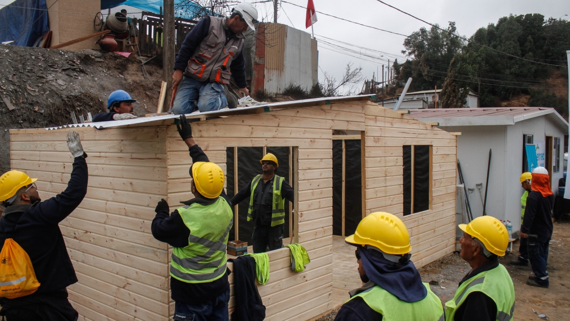 Techo Chile comenzó construcción de 10 viviendas de emergencia en Rancagua