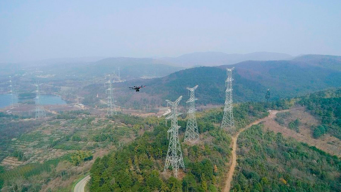 China pone en funcionamiento su mayor proyecto de transmisión eléctrica de ultra alto voltaje