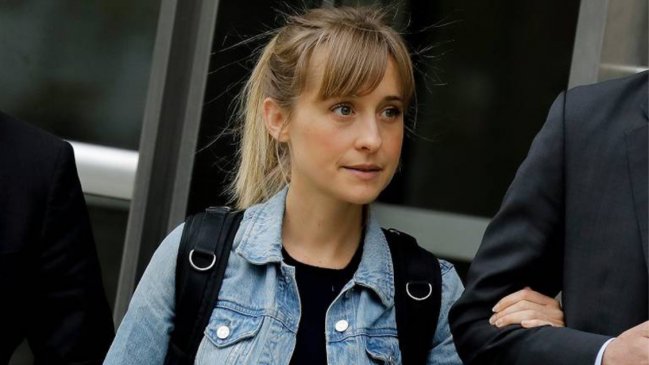Allison Mack de Smallville salió de prisión tras cumplir condena por secta sexual