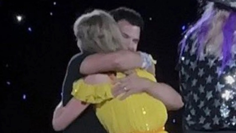 Taylor Swift sorprende al invitar al escenario a su ex Taylor Lautner