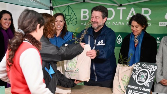 Gobierno Regional Metropolitano entregará 19 mil árboles nativos a la ciudadanía