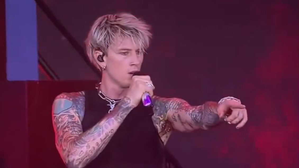 Machine Gun Kelly le pegó un combo a fan en pleno concierto: Era su 