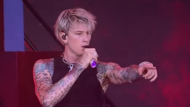 Machine Gun Kelly le pegó un combo a fan en pleno concierto: Era su 