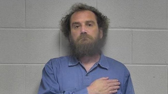 Detienen a hombre que coleccionaba restos humanos para decorar su casa en Estados Unidos