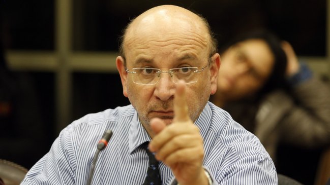 Senador Castro: Ninguna fundación con rol en campañas políticas debe estar en áreas sectoriales