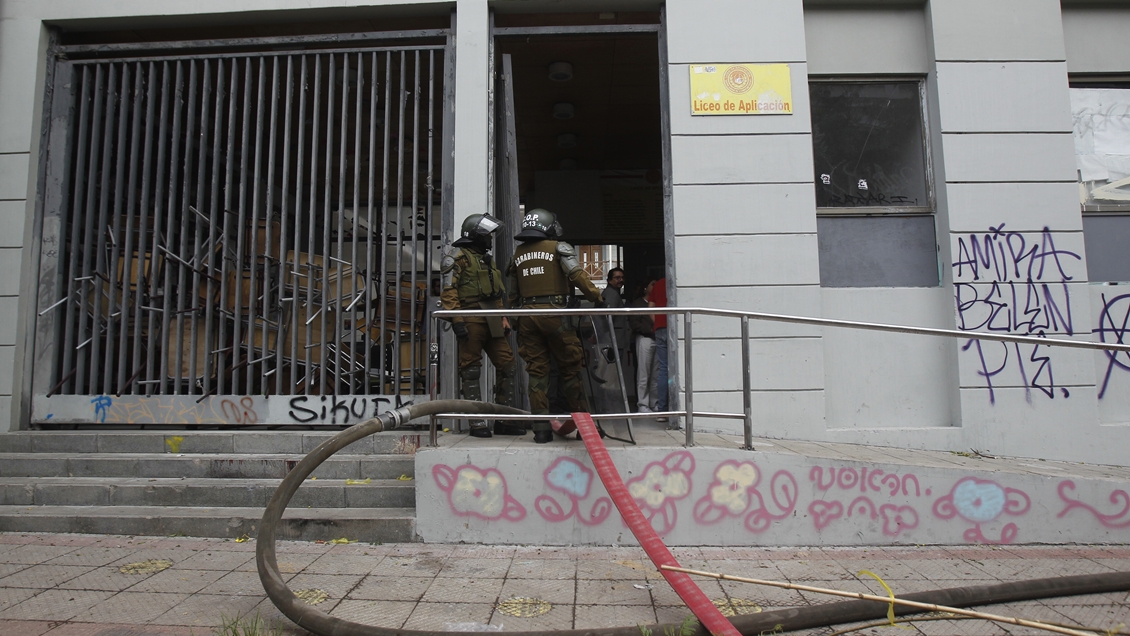 Estudiante del Liceo de Aplicación en riesgo vital tras explosión de artefacto que manipulaba