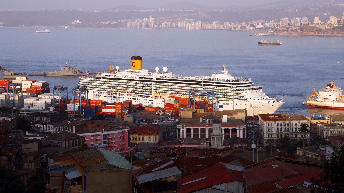 Temporada de cruceros en Valparaíso: Habrá 14% más de visitantes y será más larga