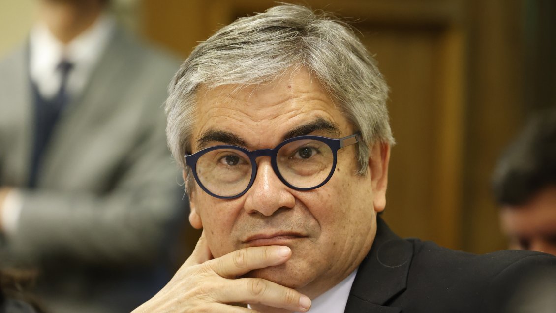 Marcel canceló viaje a Colombia para cerrar el pacto fiscal que presentará el lunes