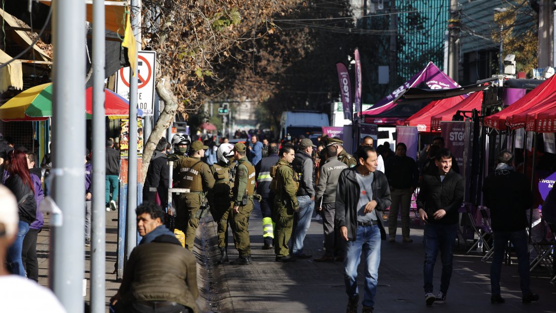 Copamiento por seguridad en Barrio Franklin: 16 detenidos e incautación de más de 500 cajas de alcohol ilegal