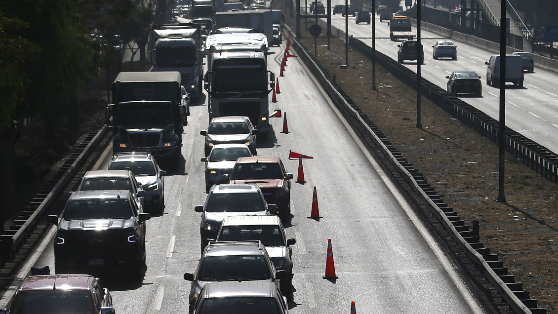 Dos choques afectan el tránsito en la Autopista Central
