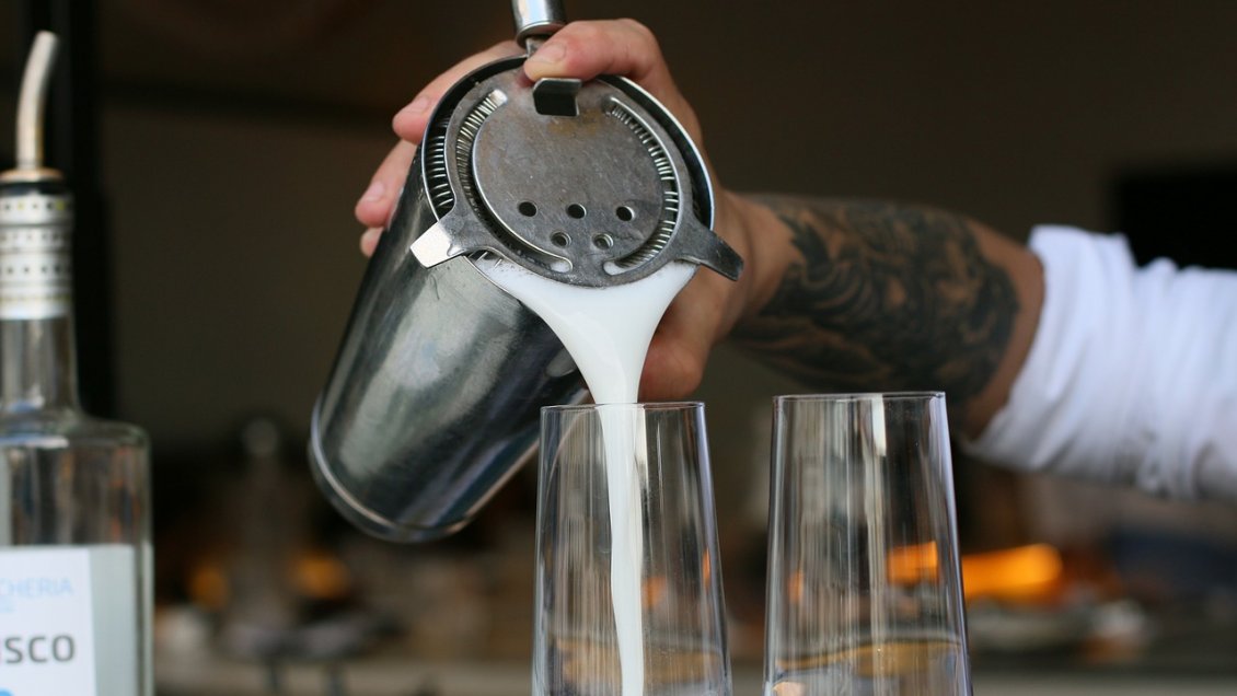 Investigación peruana reafirma el origen del pisco y autor pide a su país 