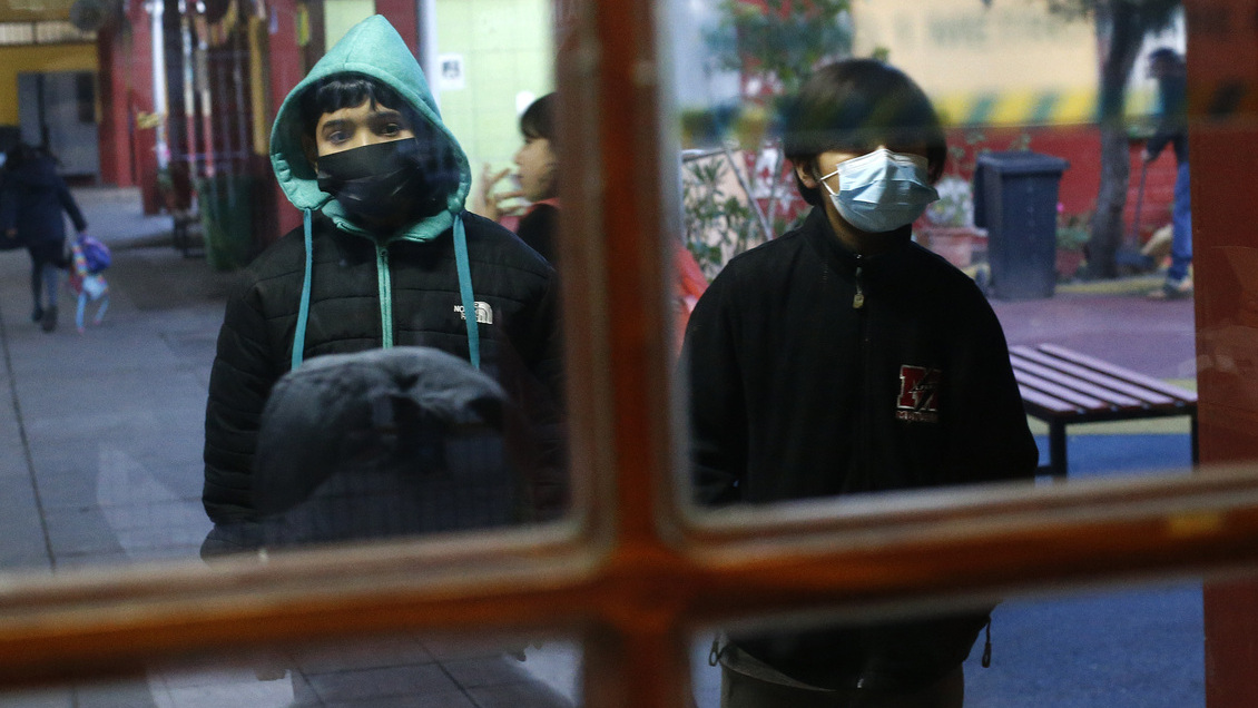 Autoridades evalúan eliminar obligación de mascarillas en colegios de forma anticipada