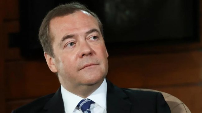 Medvédev: Rusia no negociará la paz hasta que Ucrania implore de rodillas
