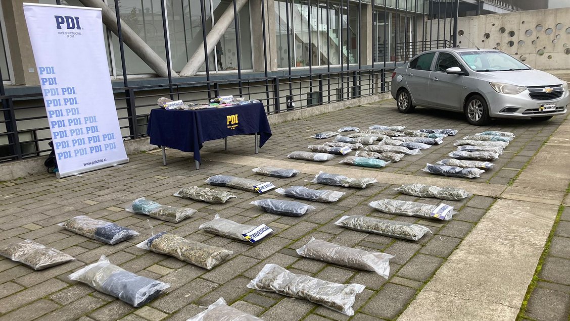 Dos excarabineros y funcionaria activa fueron detenidos por pertenecer a una banda narco